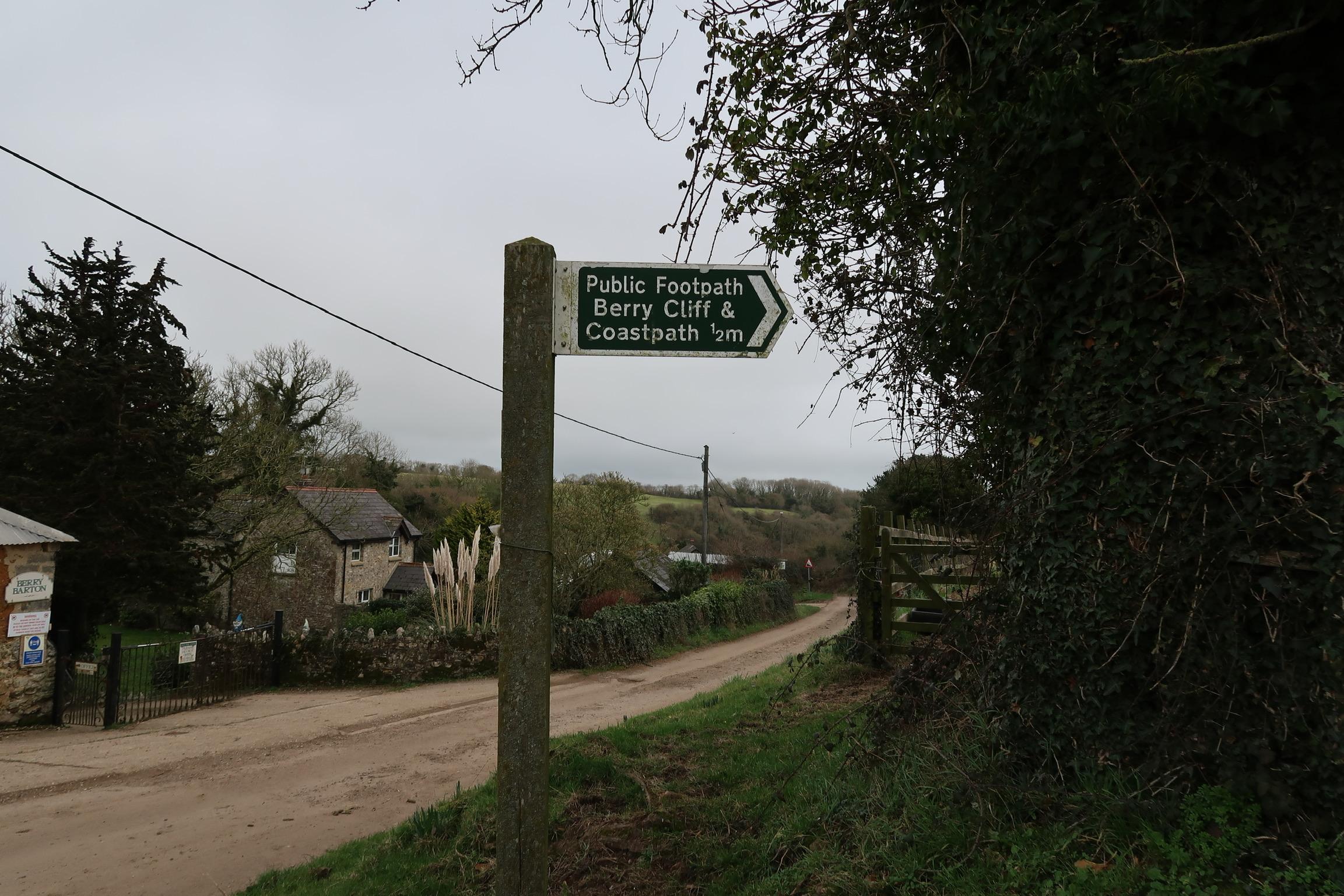 Public footpath pointing towards Berry Cliff & Coastpath